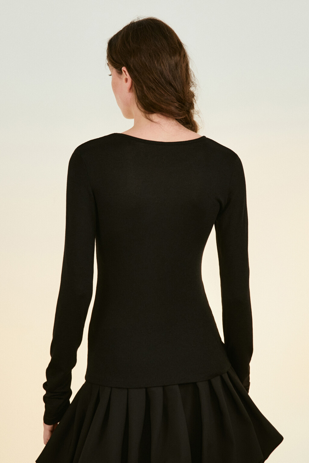 Лонгслив с драпировками на рукавах - цвет черный - 4