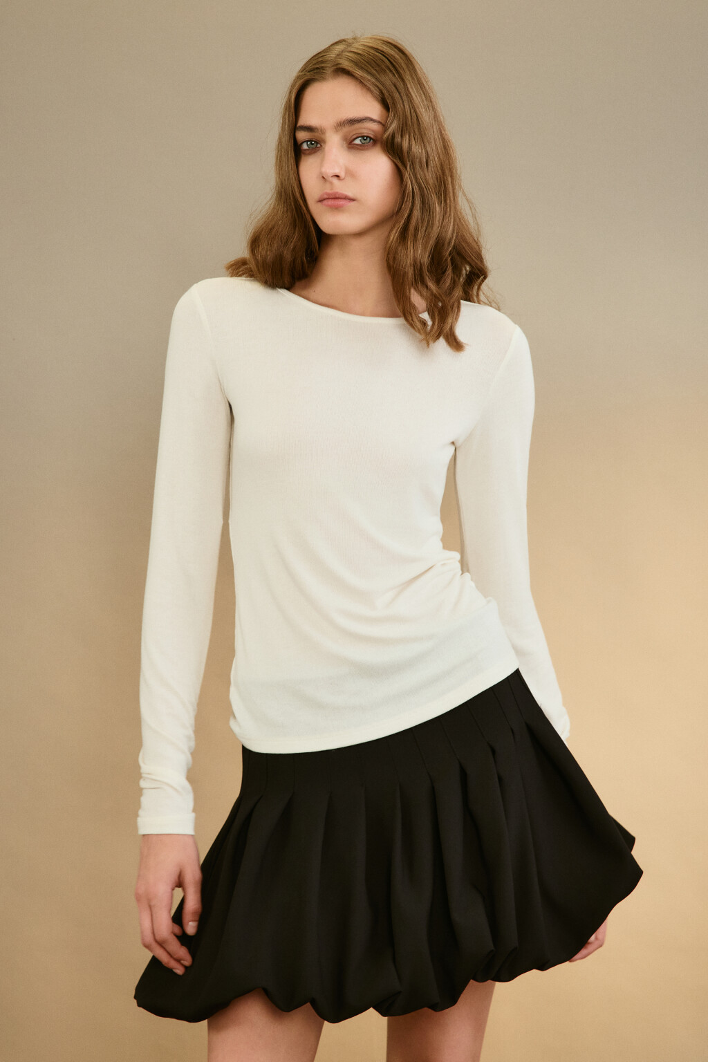 Лонгслив с драпировками на рукавах - цвет молочный - 2