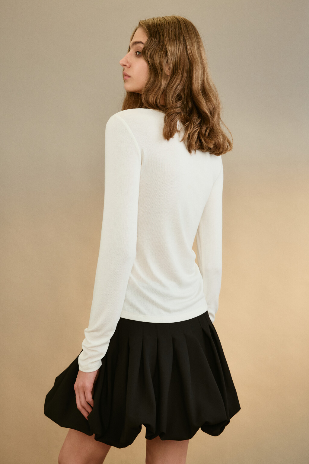 Лонгслив с драпировками на рукавах - цвет молочный - 3