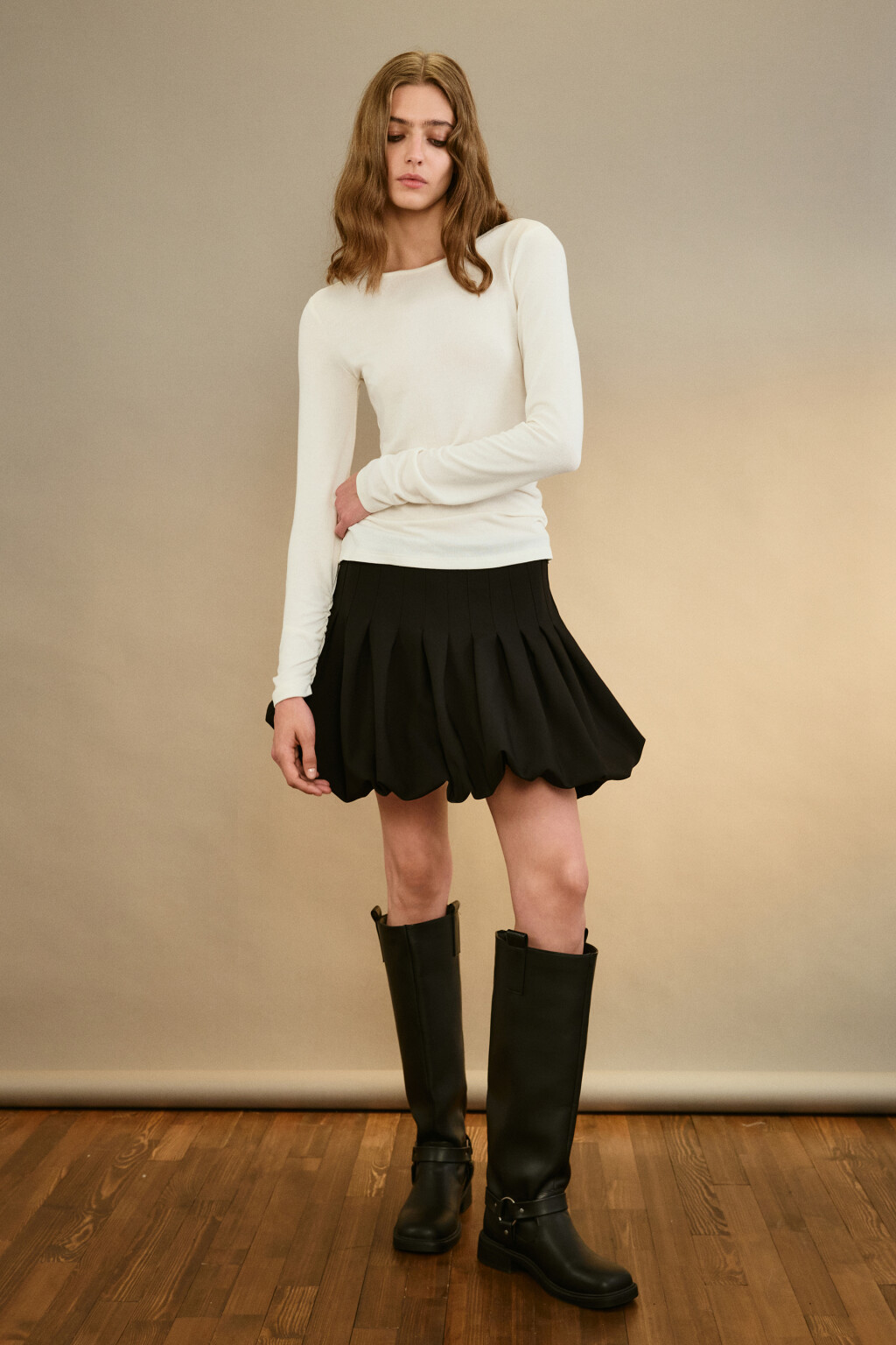 Лонгслив с драпировками на рукавах - цвет молочный - 4