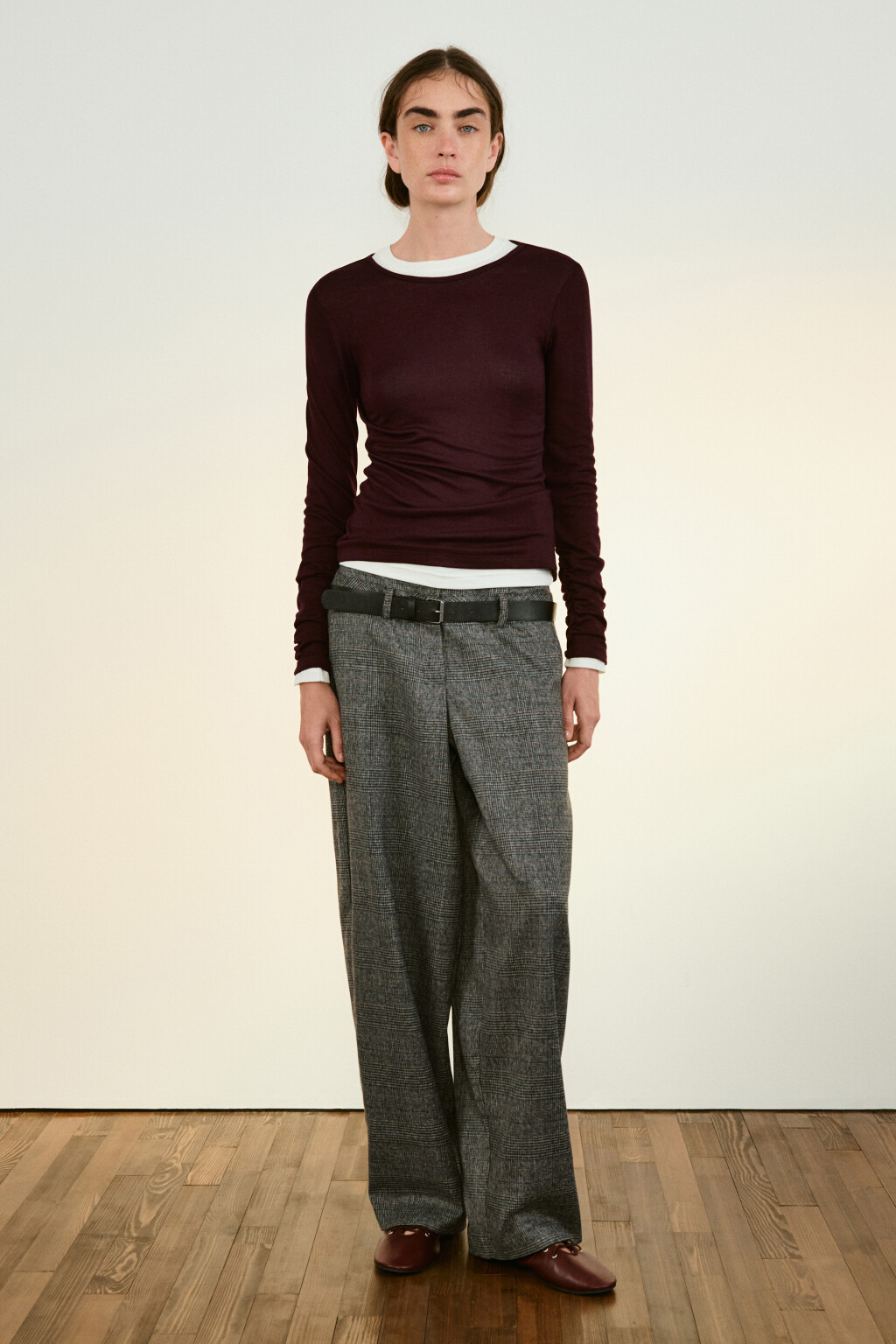 Лонгслив с драпировками на рукавах - цвет бордовый - 4