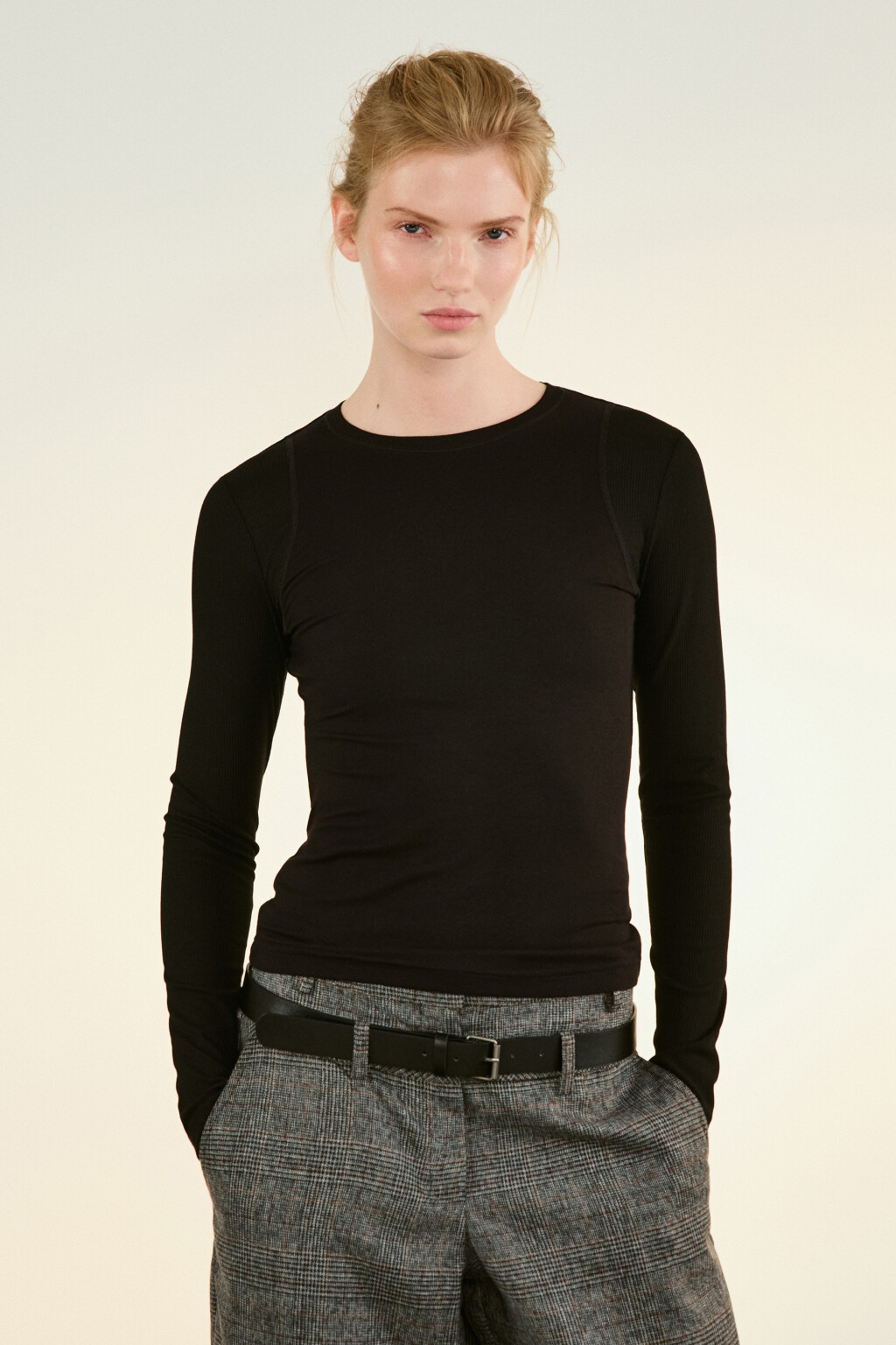 Лонгслив из вискозного трикотажа - цвет черный - 2