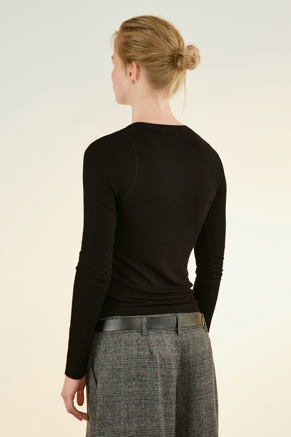 Лонгслив из вискозного трикотажа - цвет черный - 3