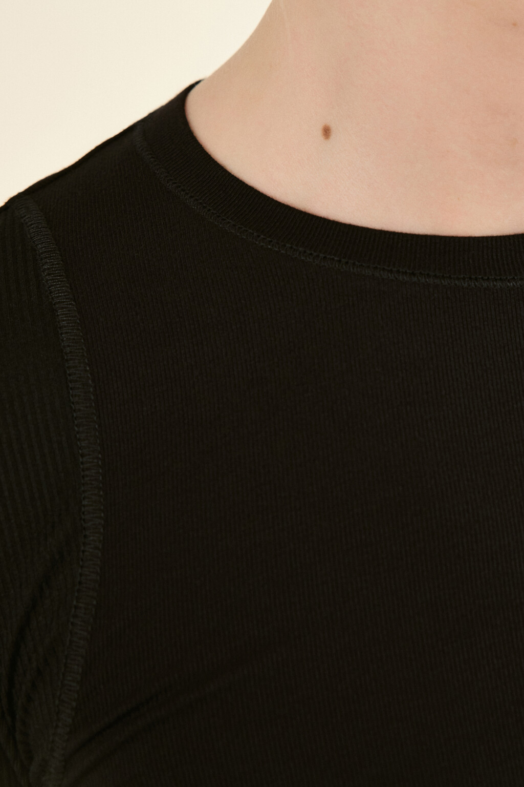 Лонгслив из вискозного трикотажа - цвет черный - 5