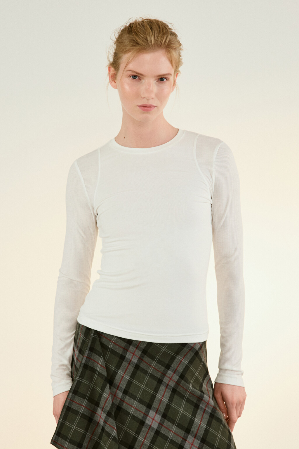 Лонгслив из вискозного трикотажа - цвет молочный - 2