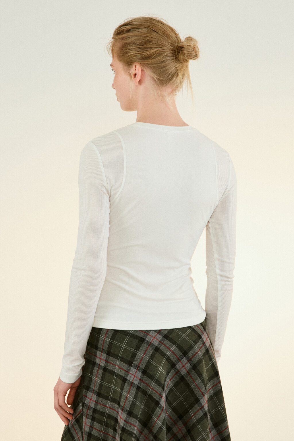 Лонгслив из вискозного трикотажа - цвет молочный - 3