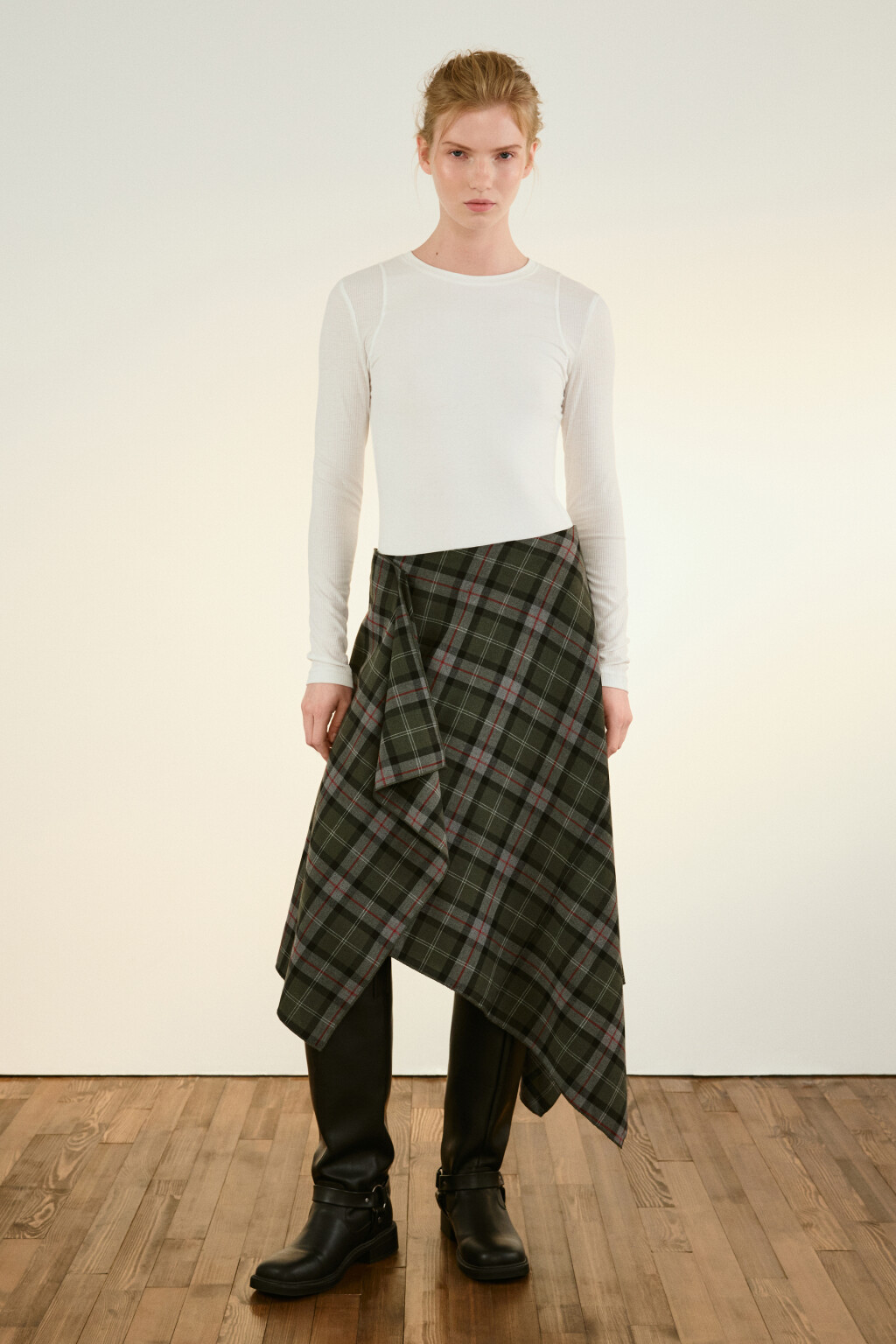 Лонгслив из вискозного трикотажа - цвет молочный - 4