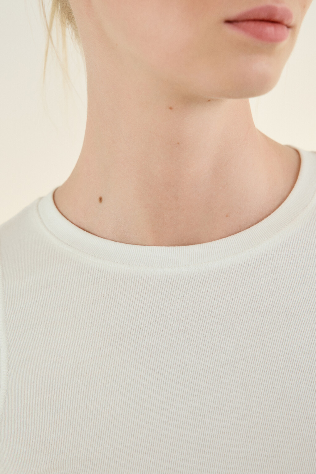 Лонгслив из вискозного трикотажа - цвет молочный - 5