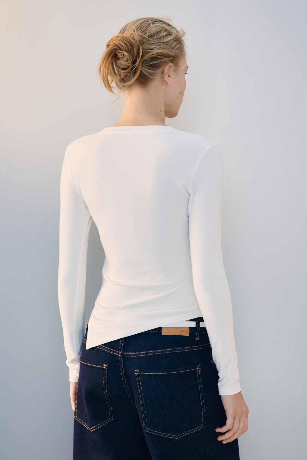 Лонгслив асимметричный с драпировкой - цвет белый - 3