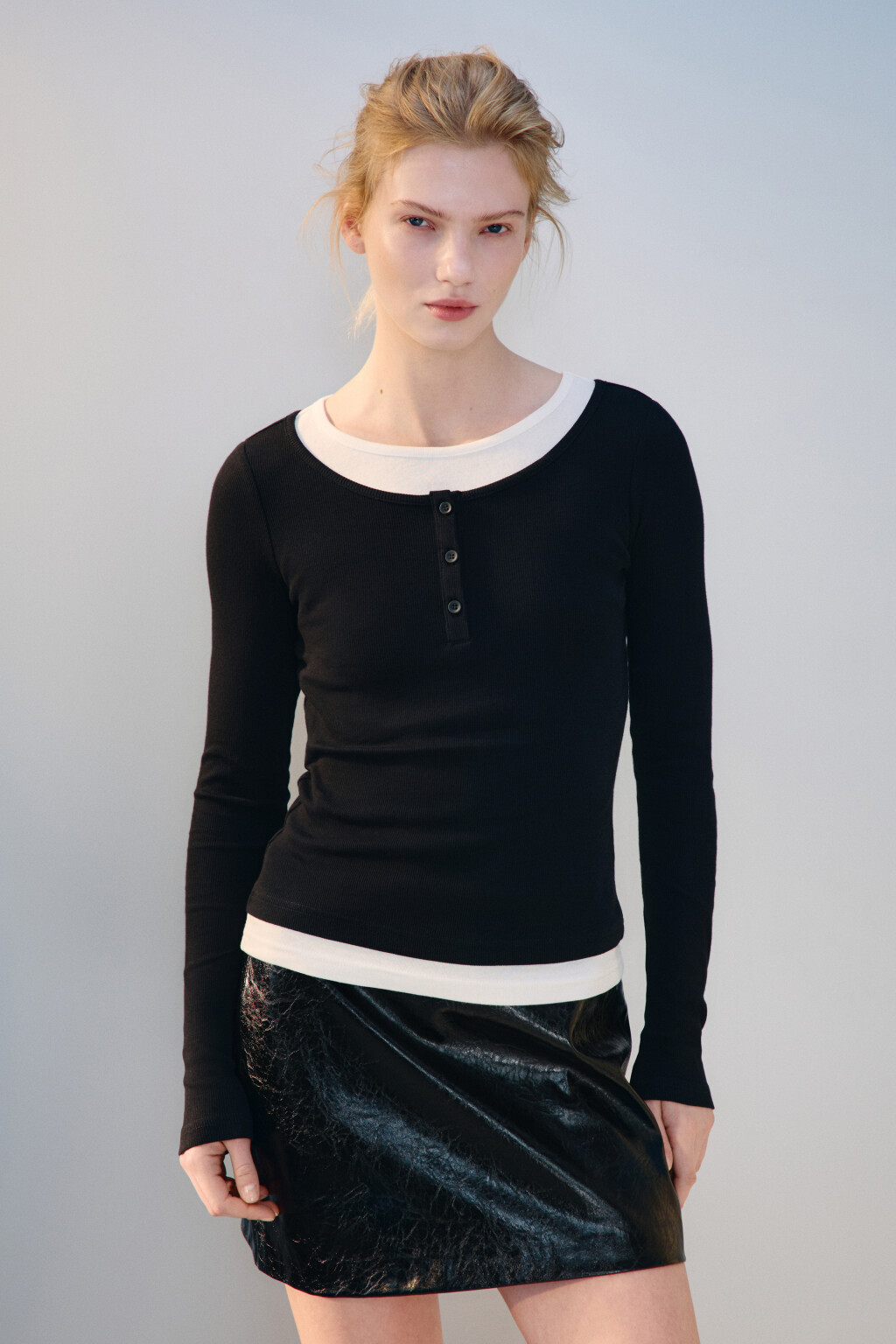 Лонгслив двуслойный с застежкой - цвет черный - 2