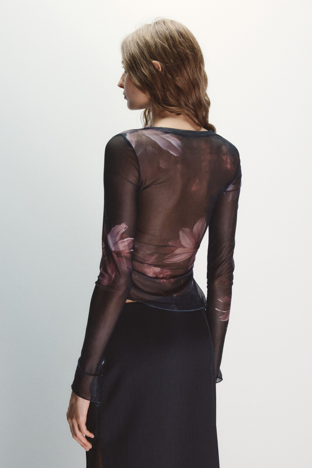 Лонгслив из сетки асимметричный - цвет черный - 3