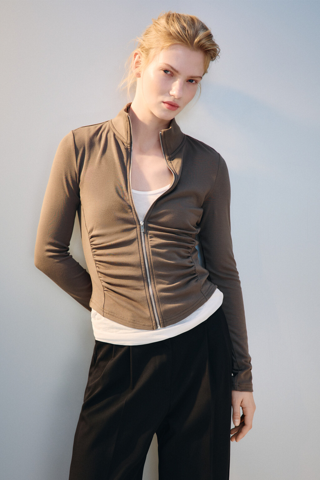 Лонгслив на молнии с начесом - цвет бежевый - 1