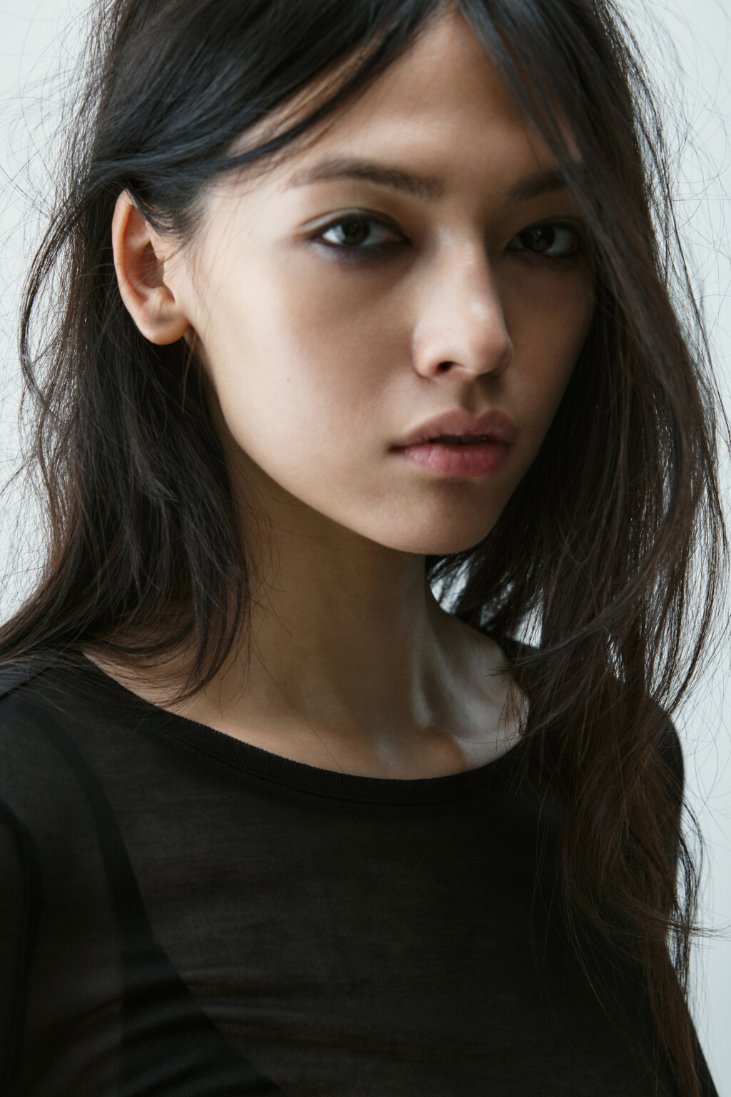 Лонгслив из лиоцелла с драпировками - цвет черный - 5