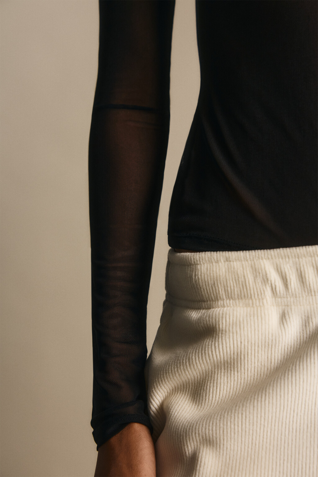 Лонгслив облегающий из сетки - цвет черный - 6