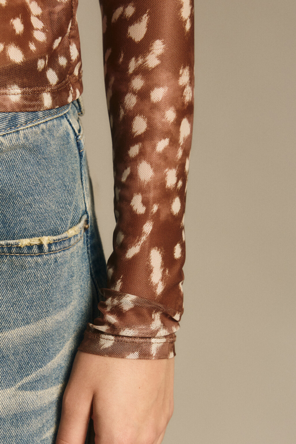 Лонгслив облегающий из сетки - цвет бежевый - 7