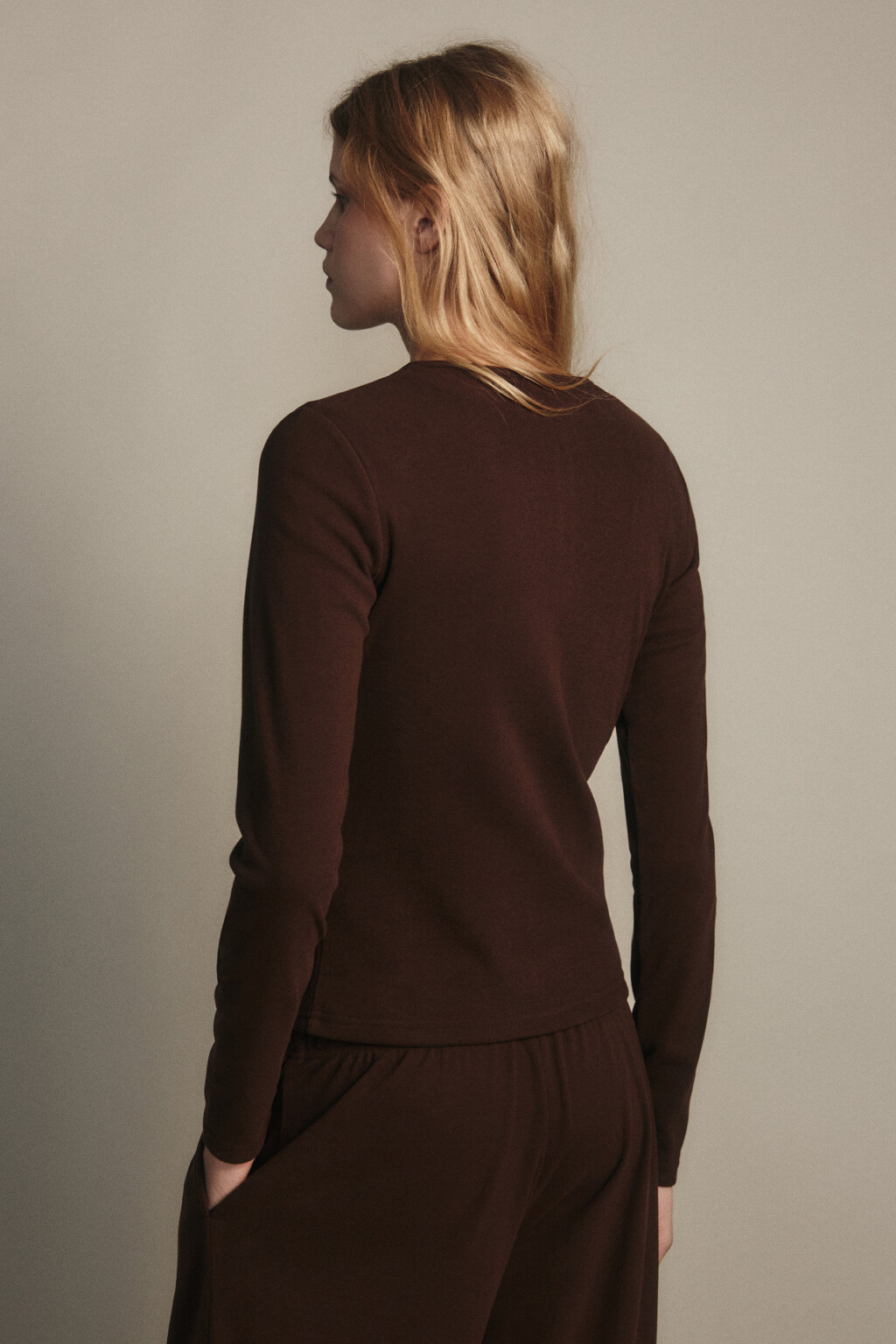 Лонгслив с застежкой на груди - цвет коричневый - 4