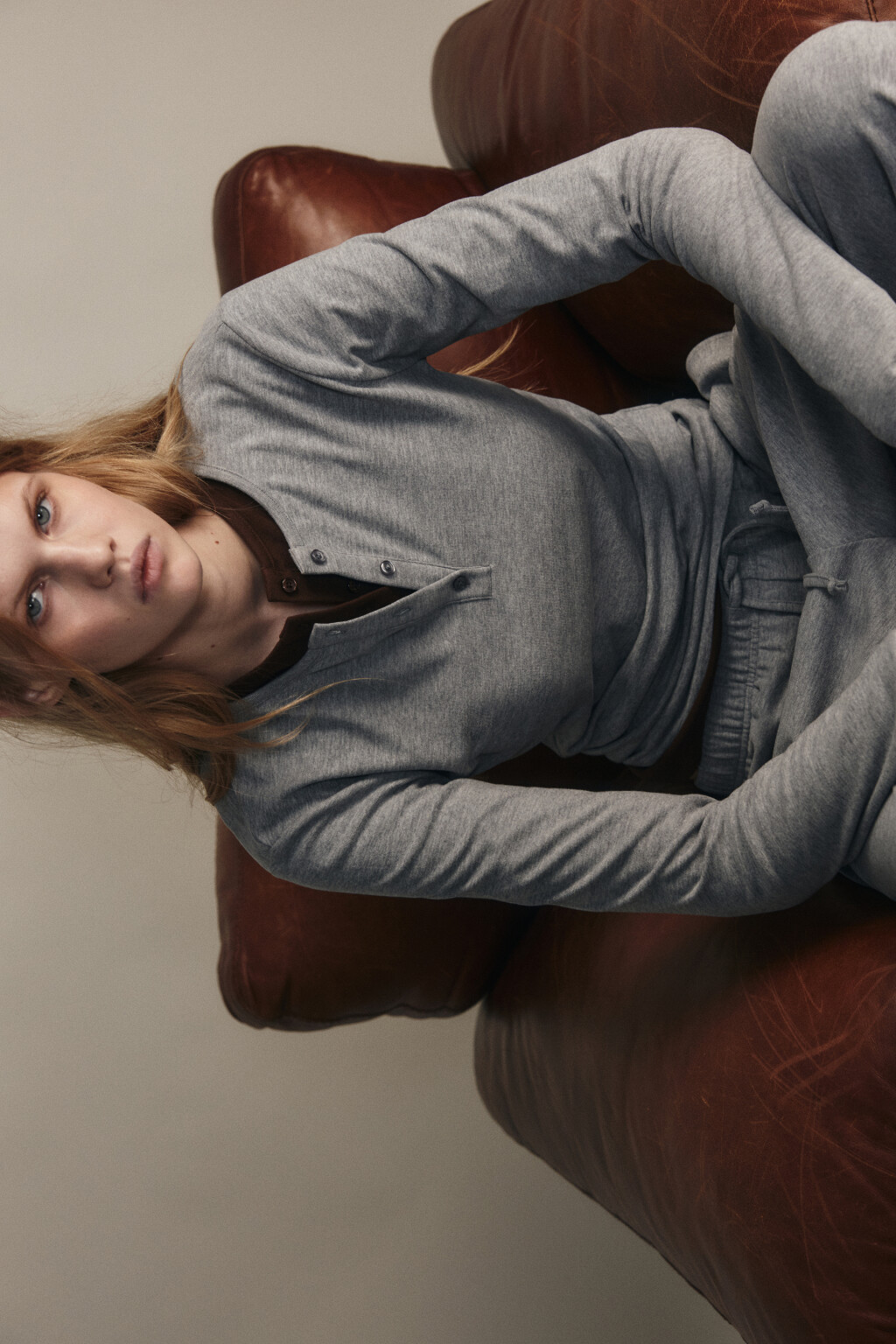 Лонгслив с застежкой на груди - цвет серый - 2