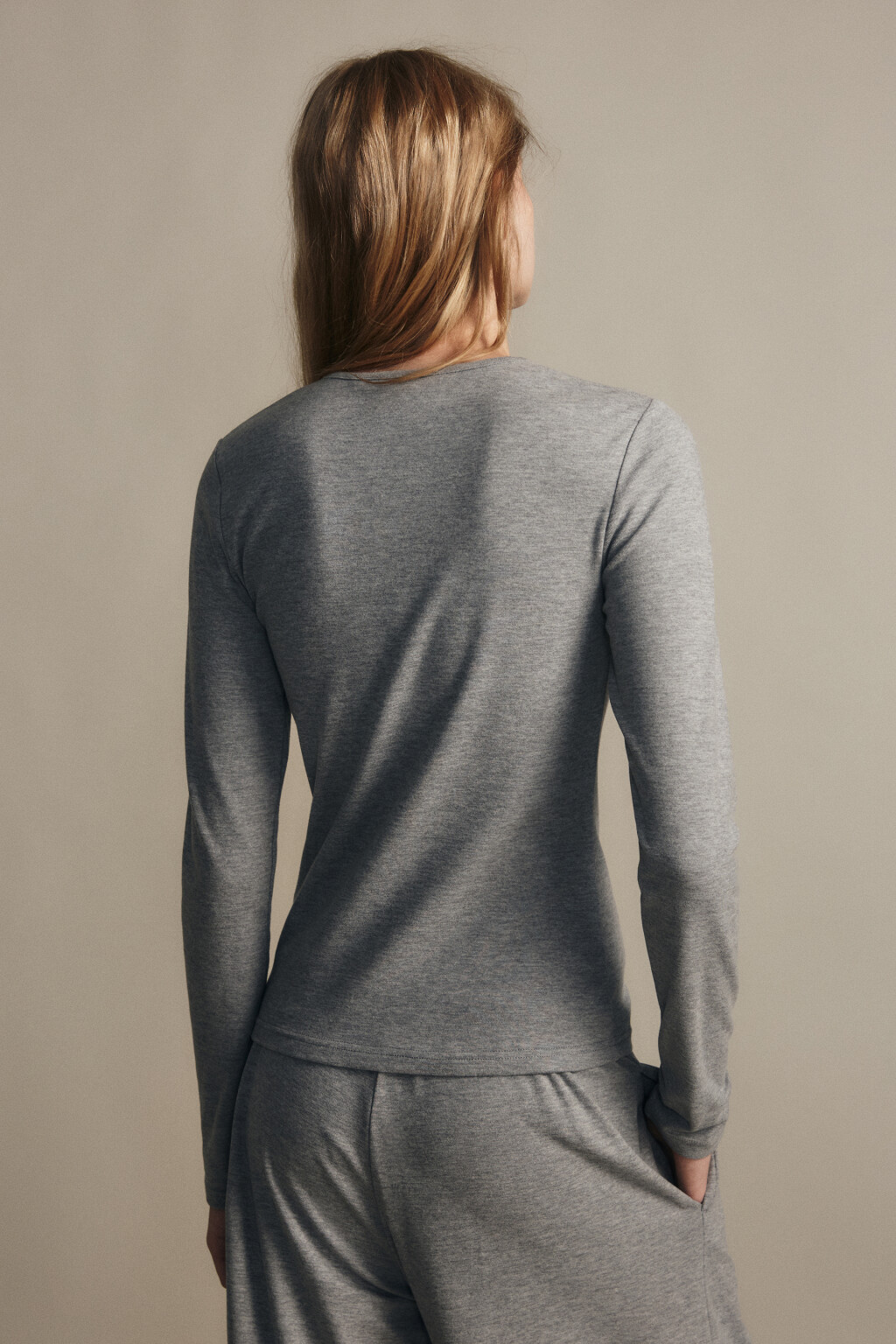 Лонгслив с застежкой на груди - цвет серый - 4