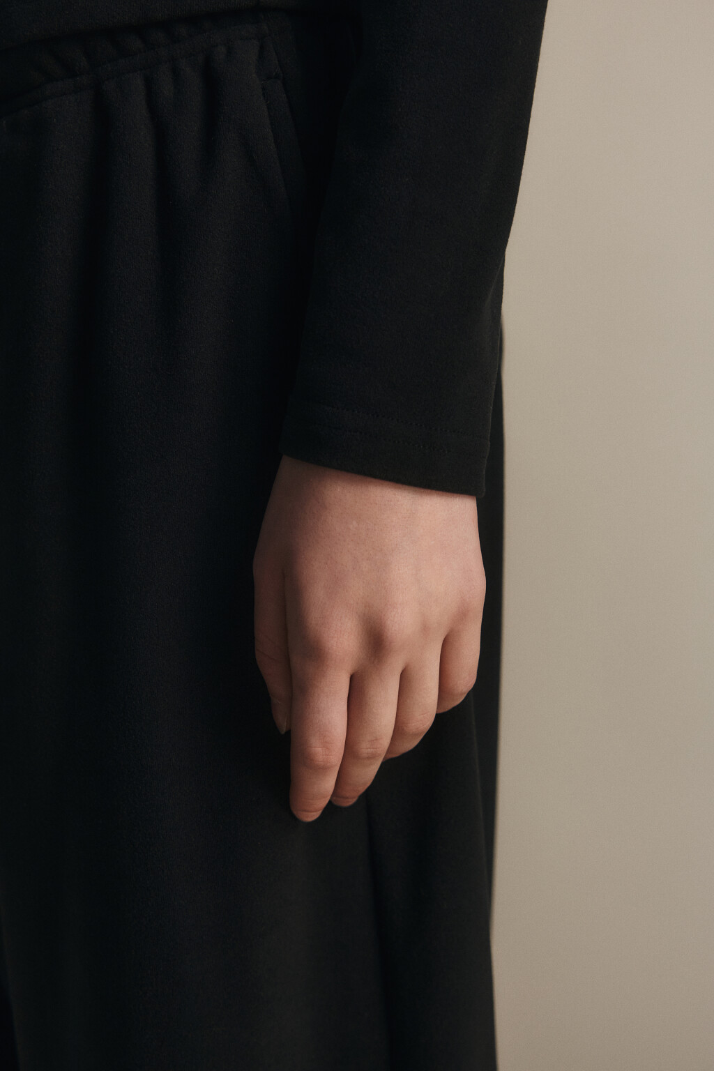 Лонгслив с застежкой на груди - цвет черный - 6