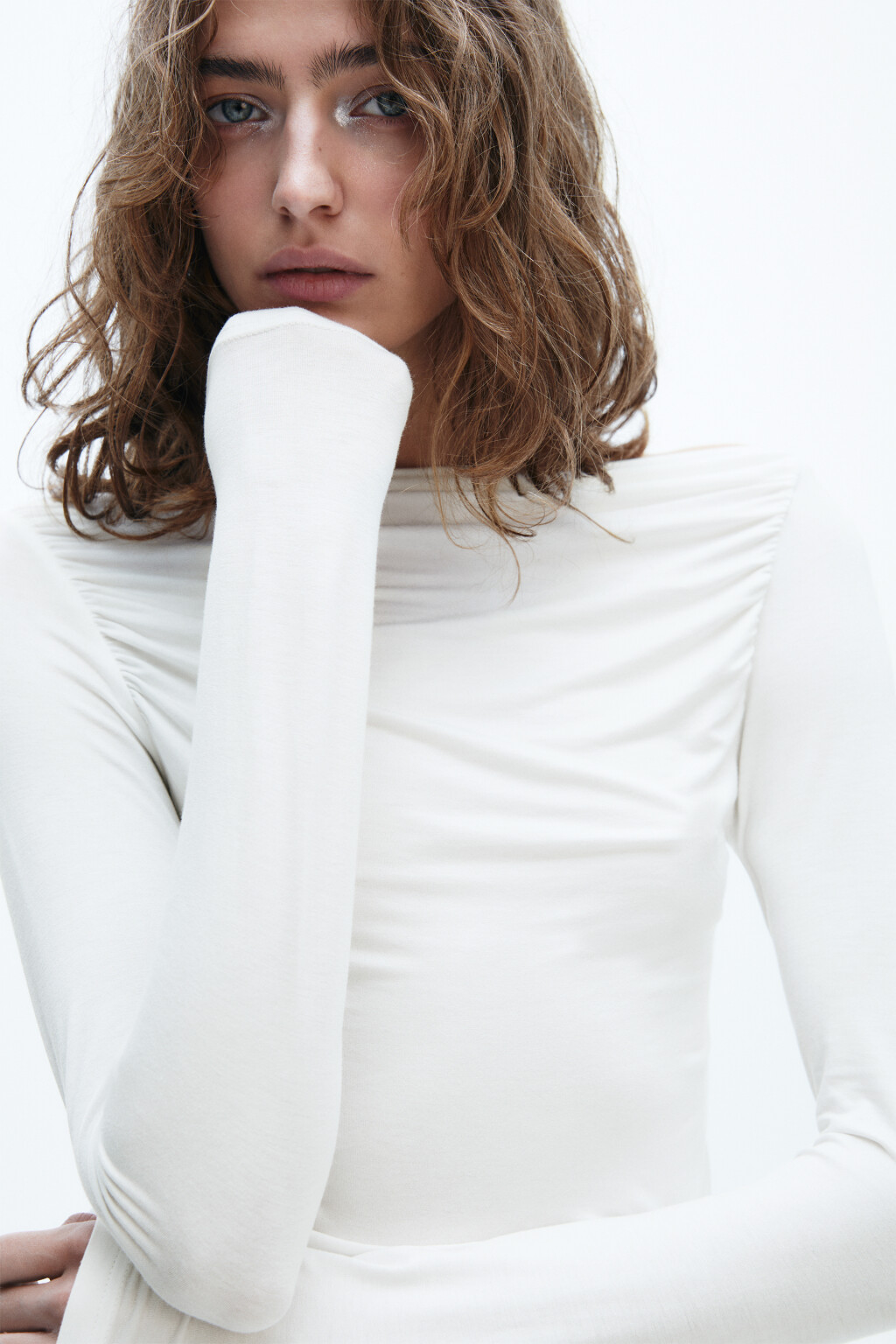 Лонгслив вискозный с вырезом-лодочкой - цвет белый - 5