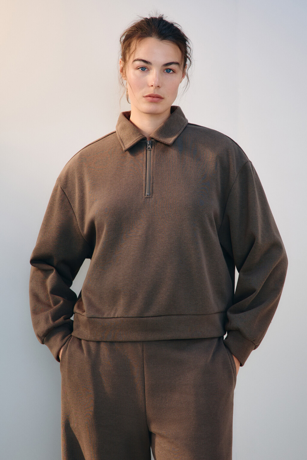 Свитшот с отложным воротником - цвет бежевый - 3