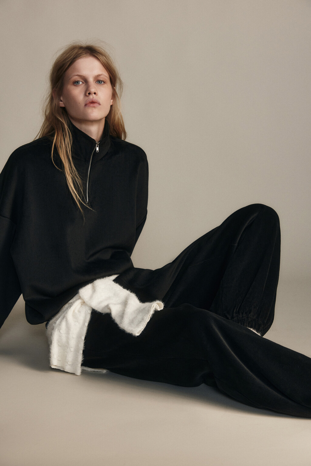 Толстовка на молнии вельветовая - цвет черный - 2