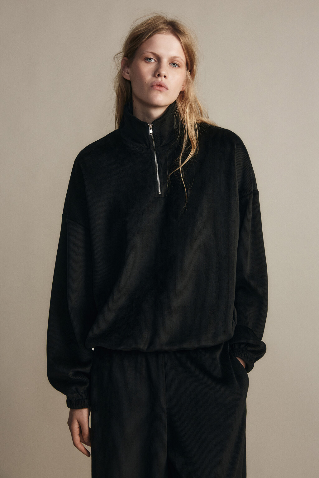 Толстовка на молнии вельветовая - цвет черный - 3