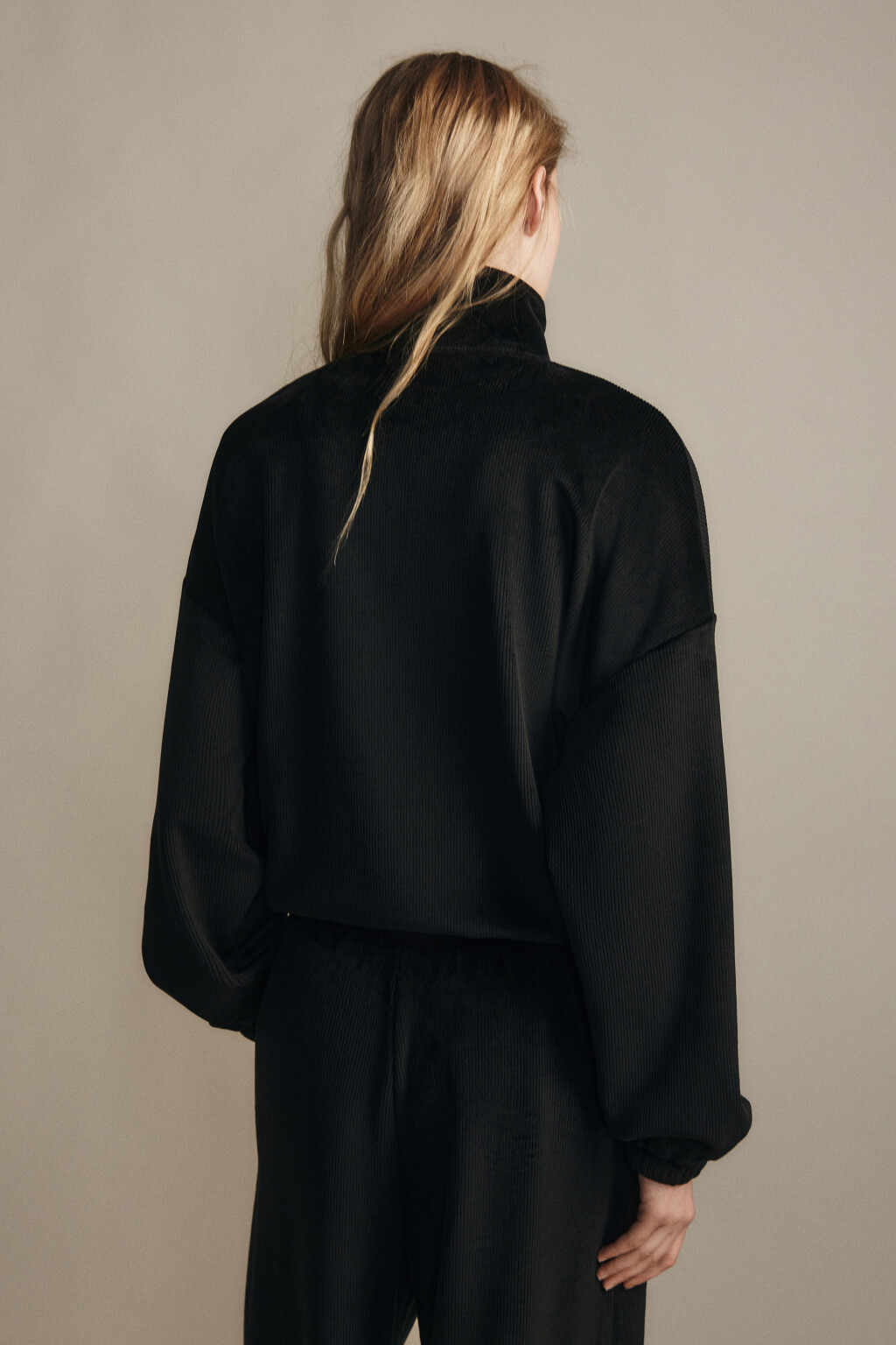 Толстовка на молнии вельветовая - цвет черный - 4