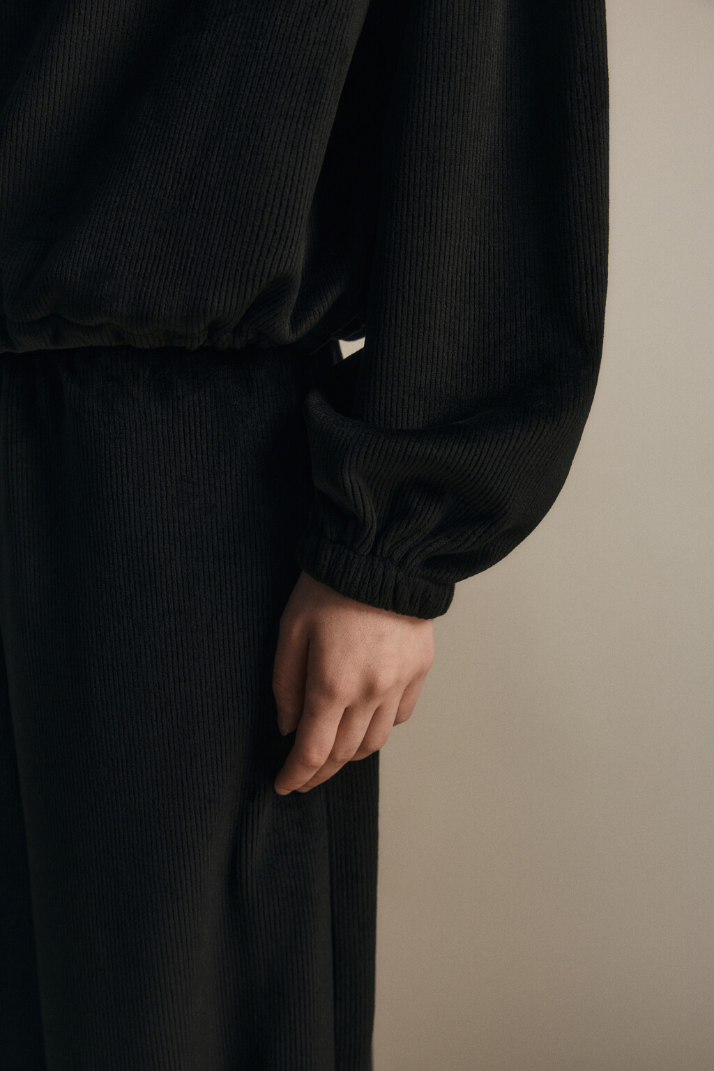 Толстовка на молнии вельветовая - цвет черный - 7