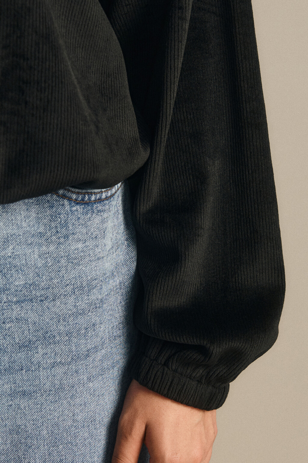 Толстовка на молнии вельветовая - цвет черный - 6