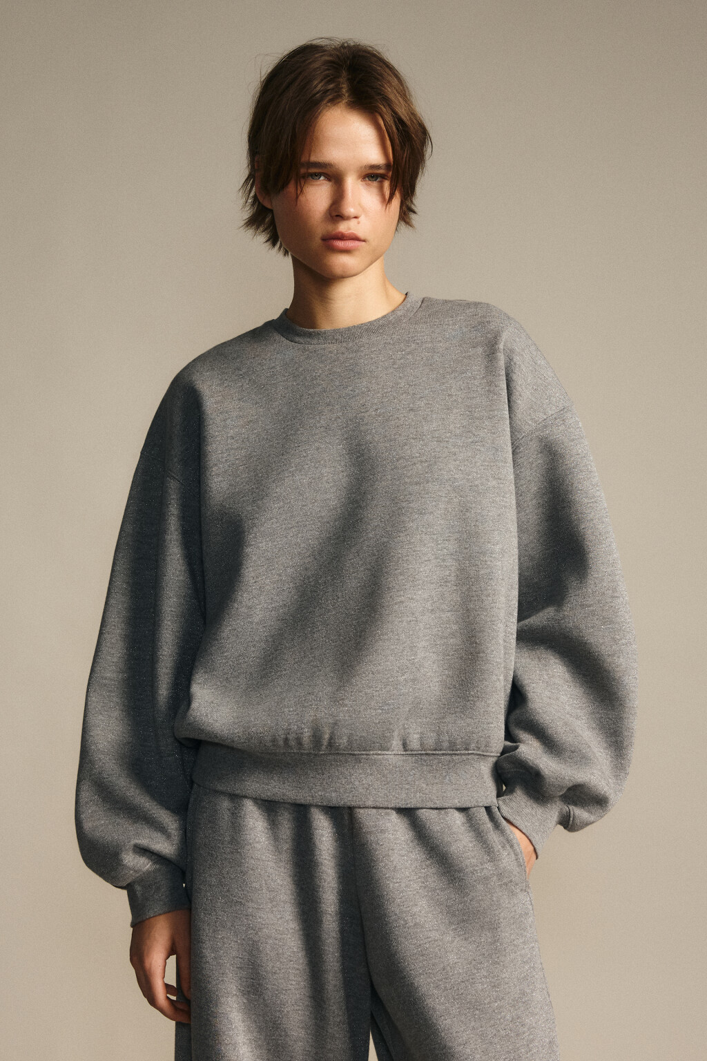 Свитшот утепленный с люрексом - цвет серый - 2