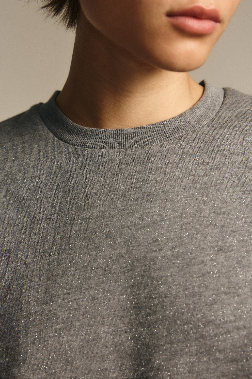 Свитшот утепленный с люрексом - цвет серый - 5