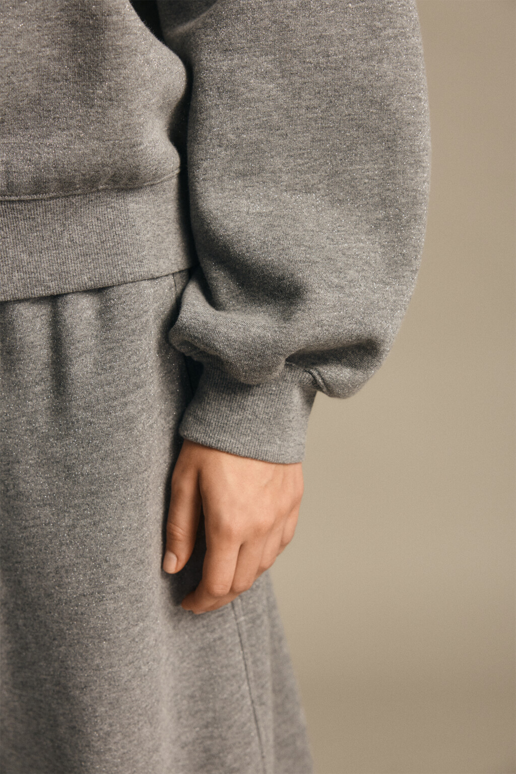 Свитшот утепленный с люрексом - цвет серый - 6