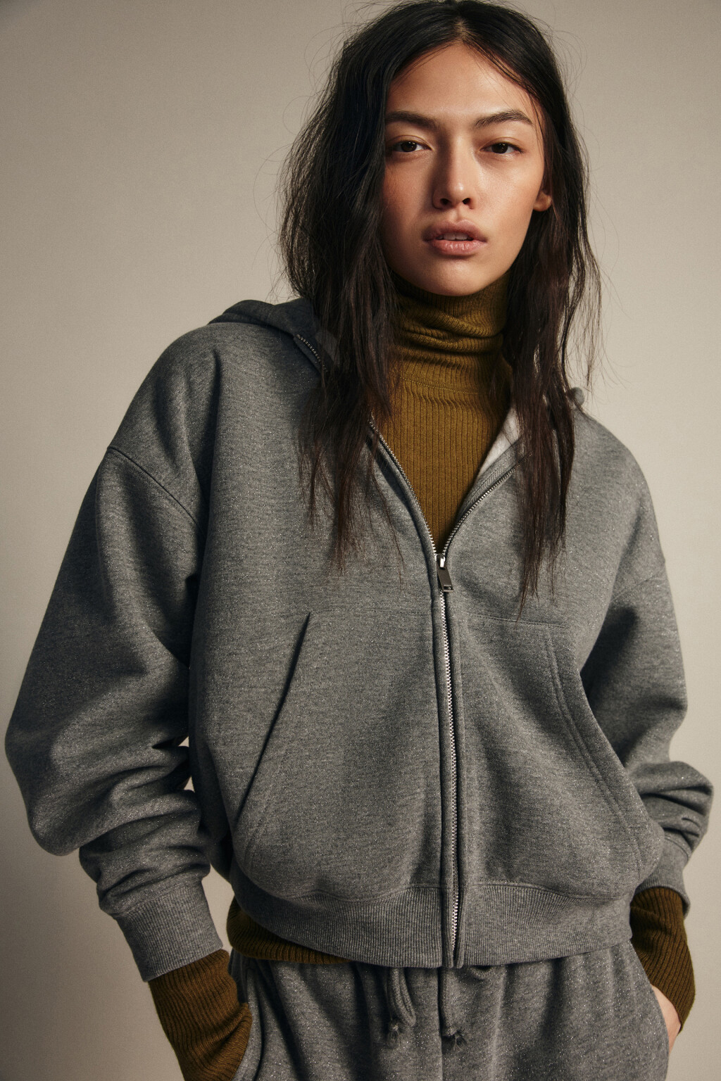 Худи-зипка утепленная с люрексом - цвет серый - 1