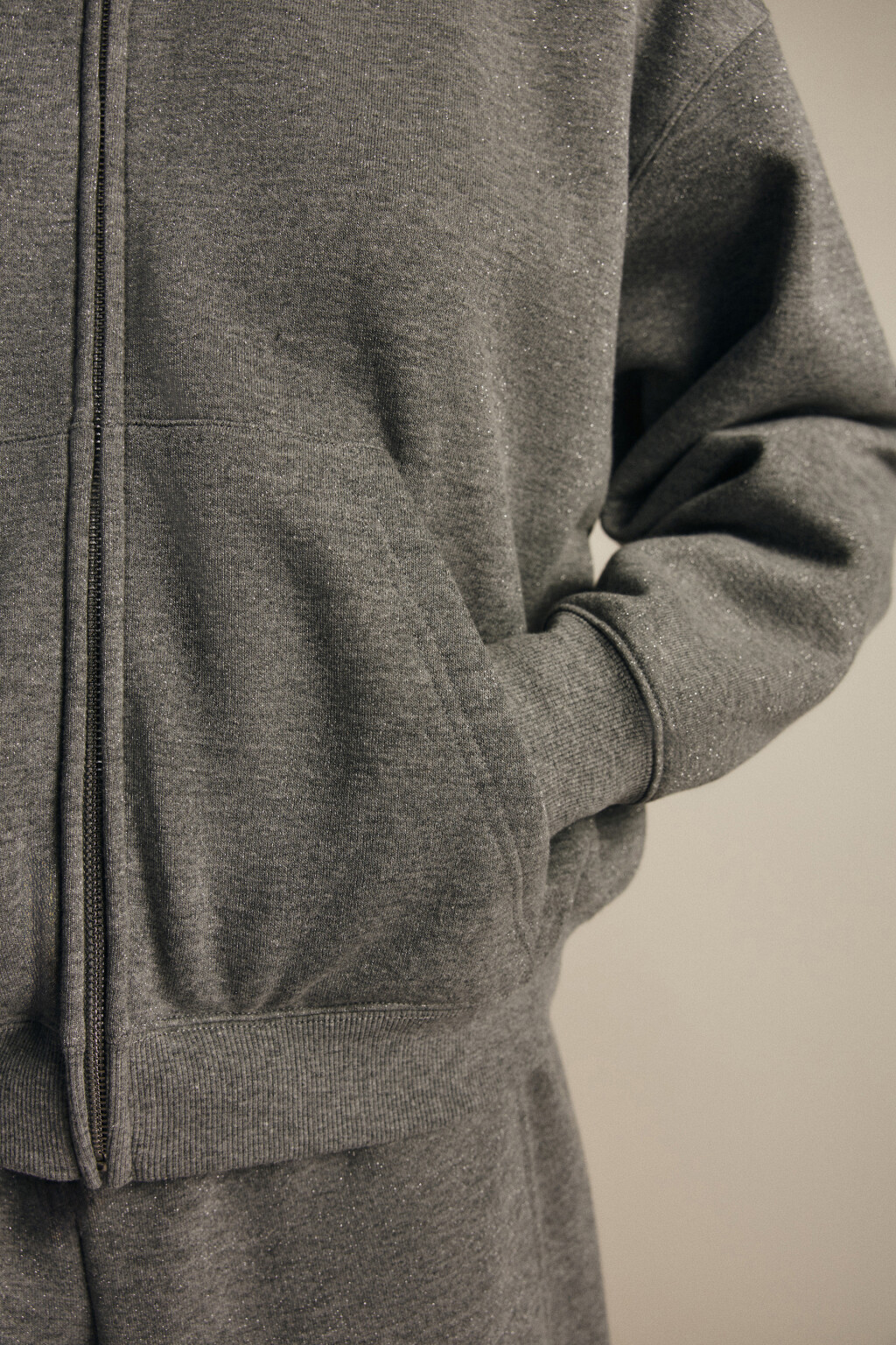 Худи-зипка утепленная с люрексом - цвет серый - 6