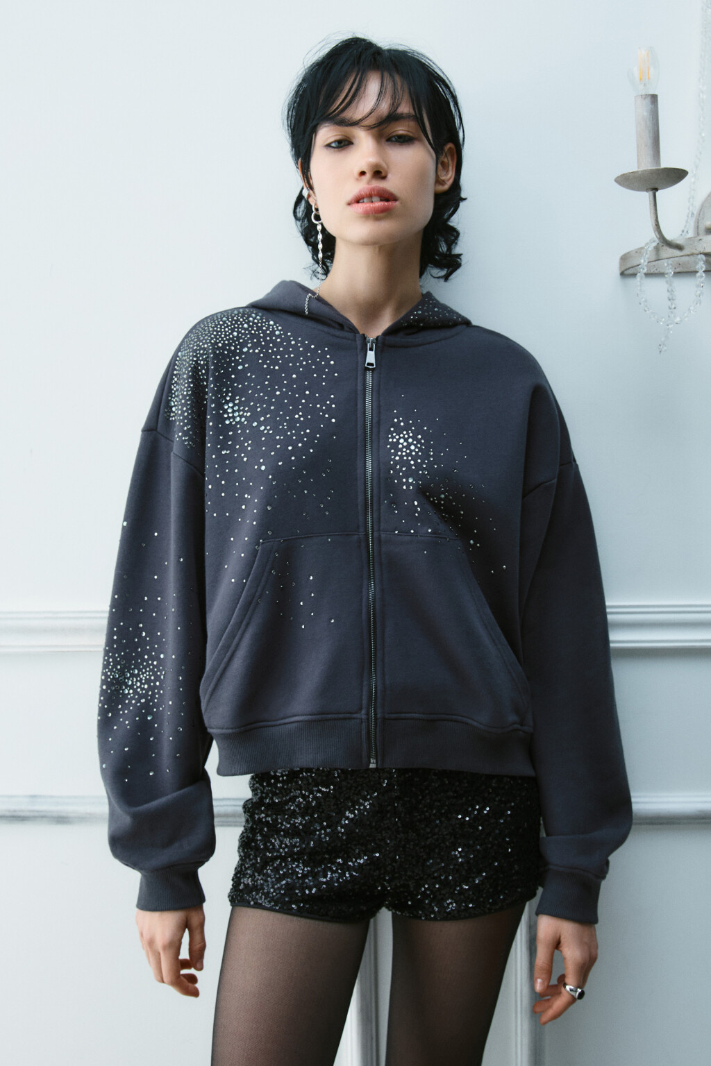 Худи-зипка со стразами - цвет серый - 3