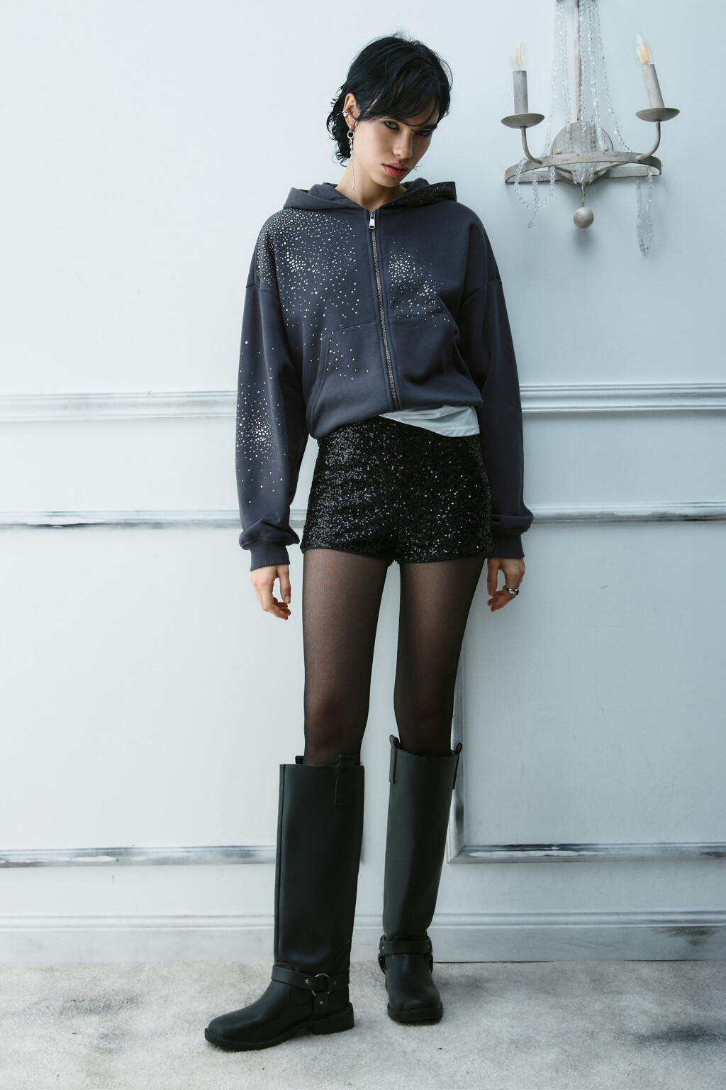 Худи-зипка со стразами - цвет серый - 5