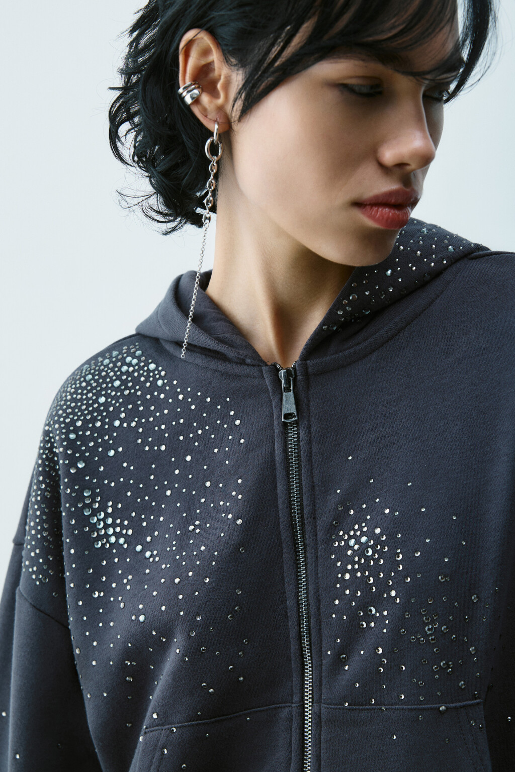 Худи-зипка со стразами - цвет серый - 6