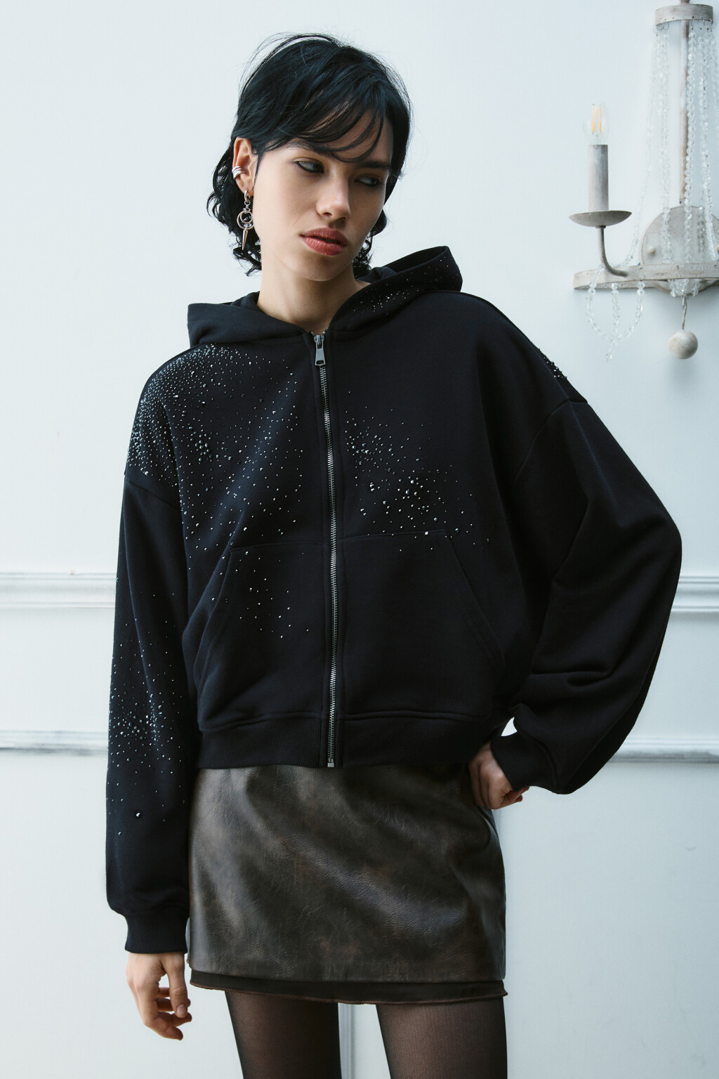 Худи-зипка со стразами - цвет черный - 2