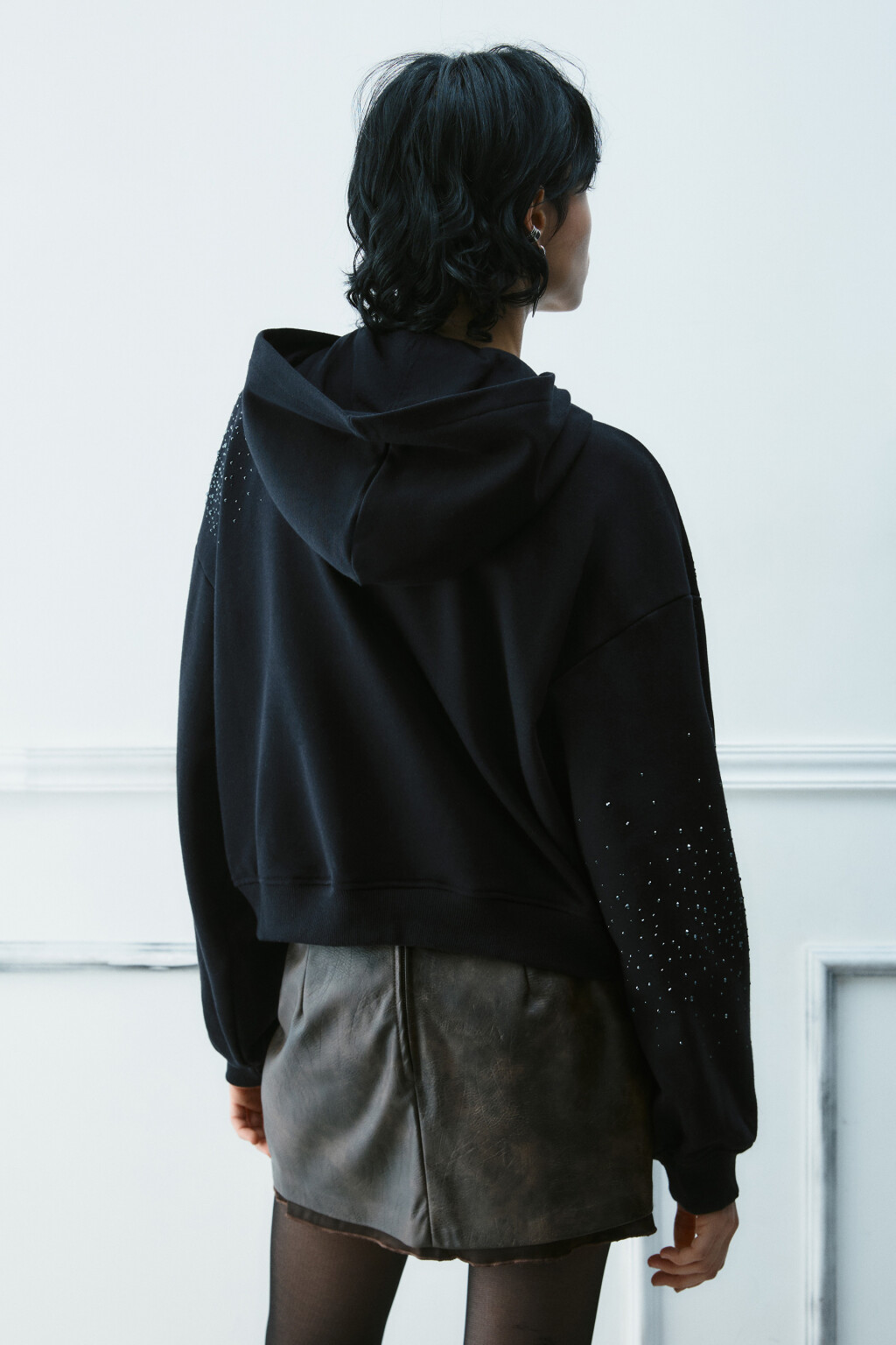 Худи-зипка со стразами - цвет черный - 3