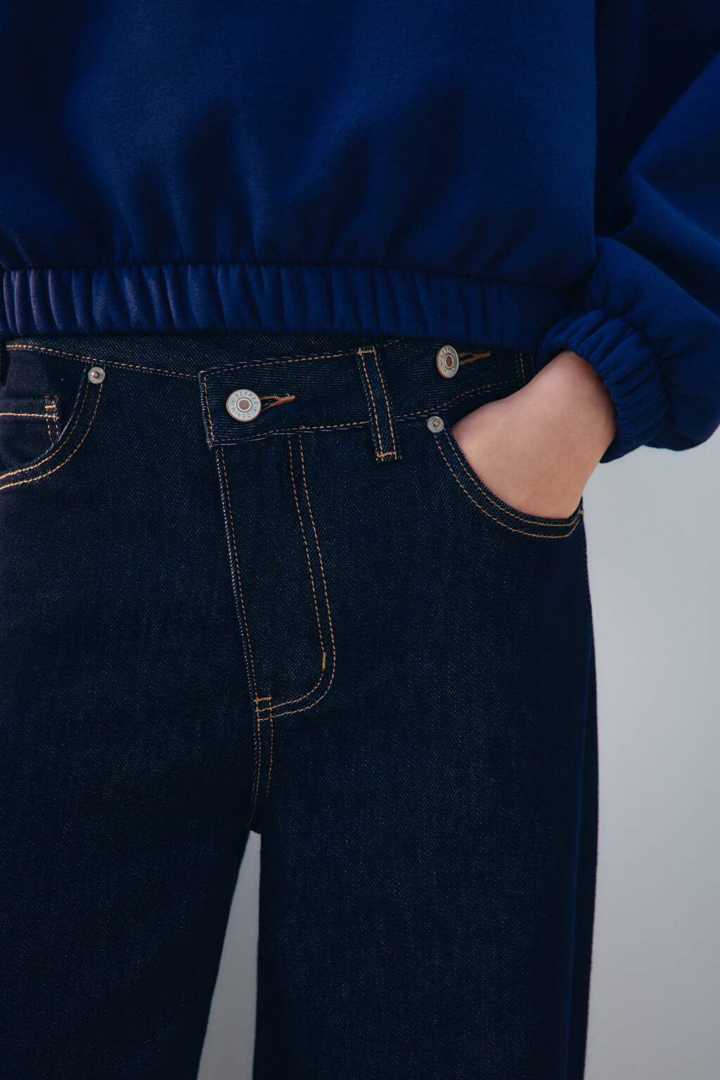 Джинсы baggy fit с асимметричным поясом - цвет синий - 5