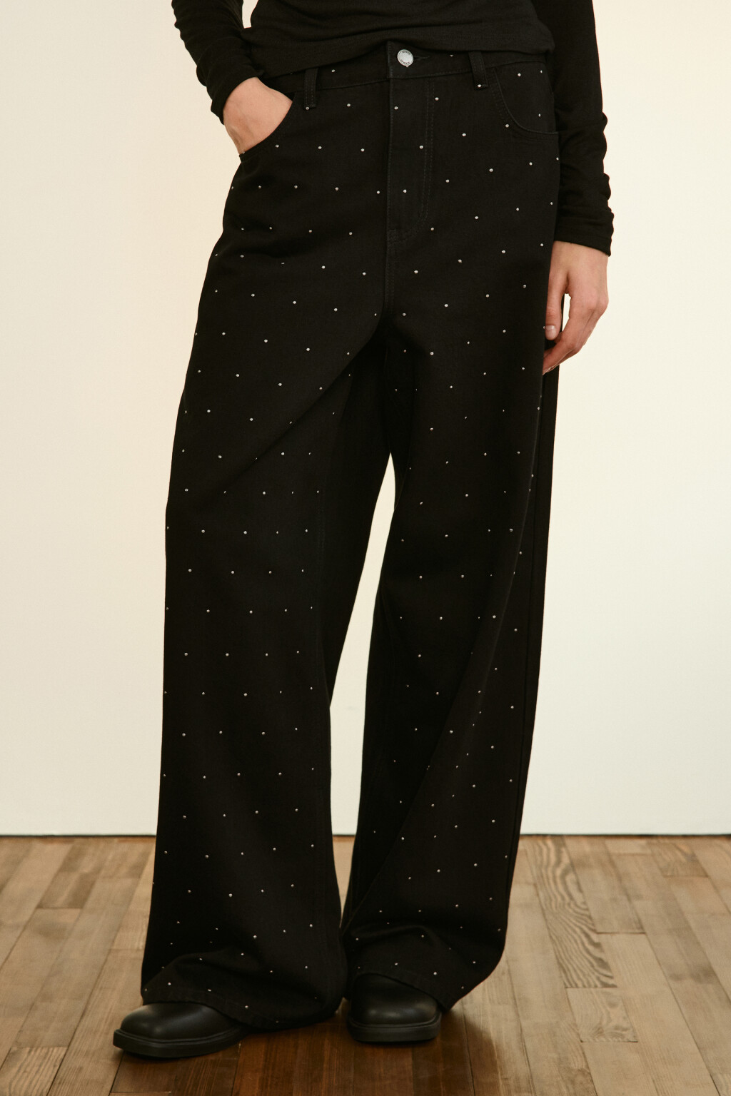 Джинсы baggy fit с металлическим декором - цвет черный - 2