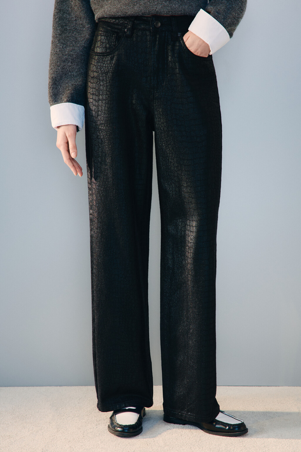 Джинсы широкие с покрытием под рептилию - цвет черный - 3