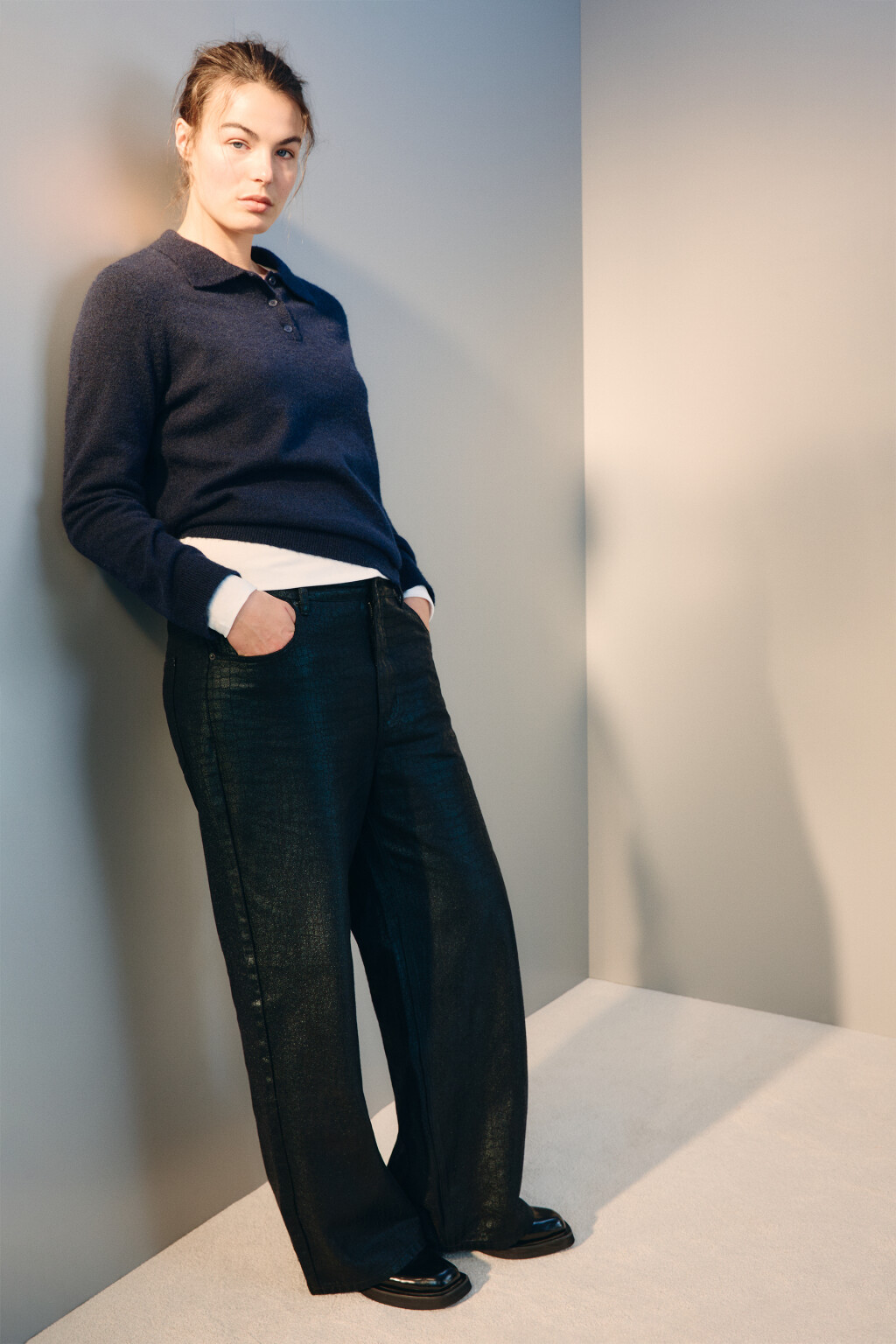 Джинсы широкие с покрытием под рептилию - цвет черный - 1