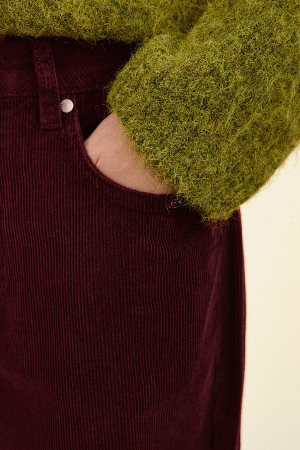 Джинсы прямые с вельветовой фактурой - цвет сливовый - 7