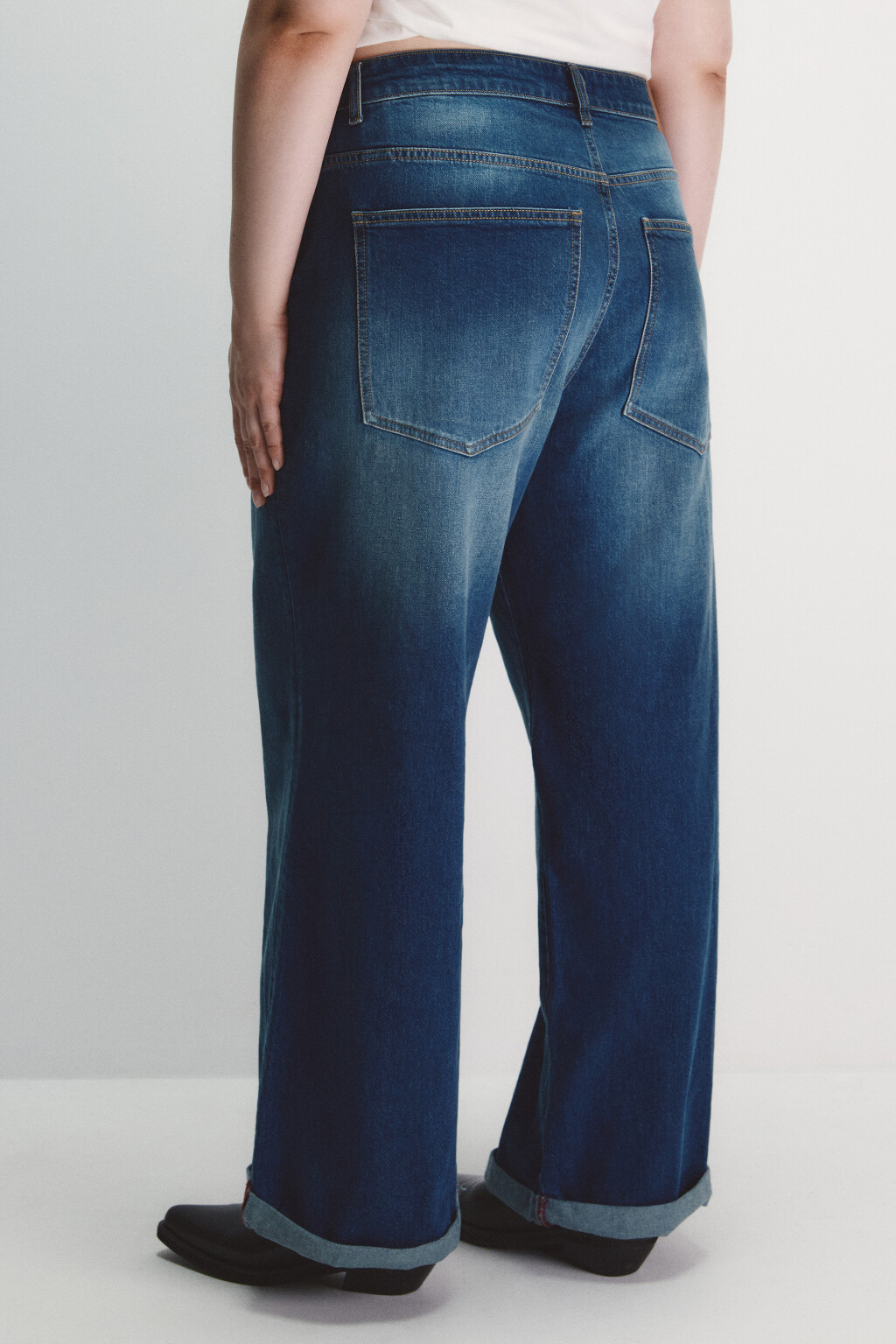 Джинсы straight fit с подворотами - цвет голубой - 3