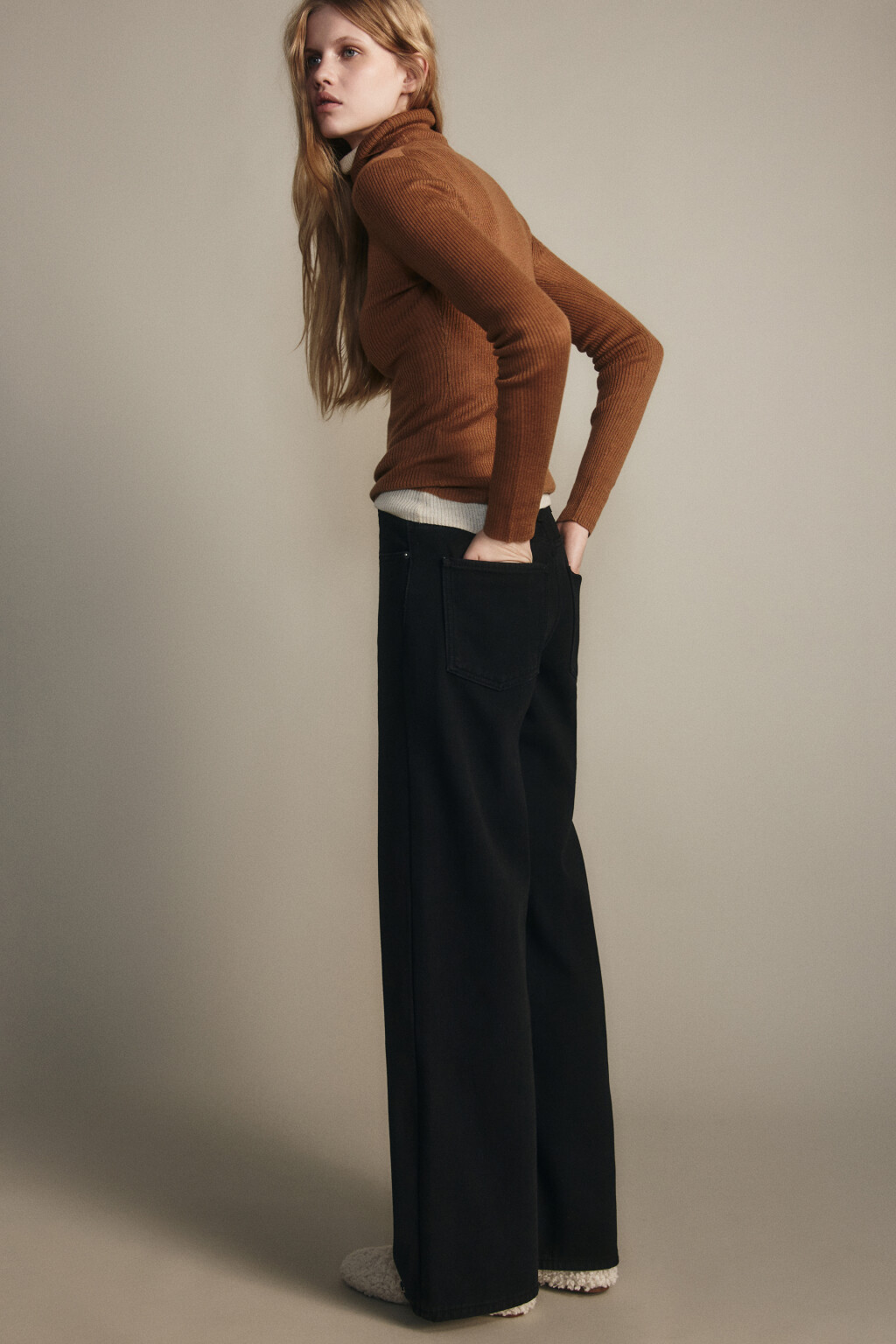 Джинсы широкие с утеплением - цвет черный - 2