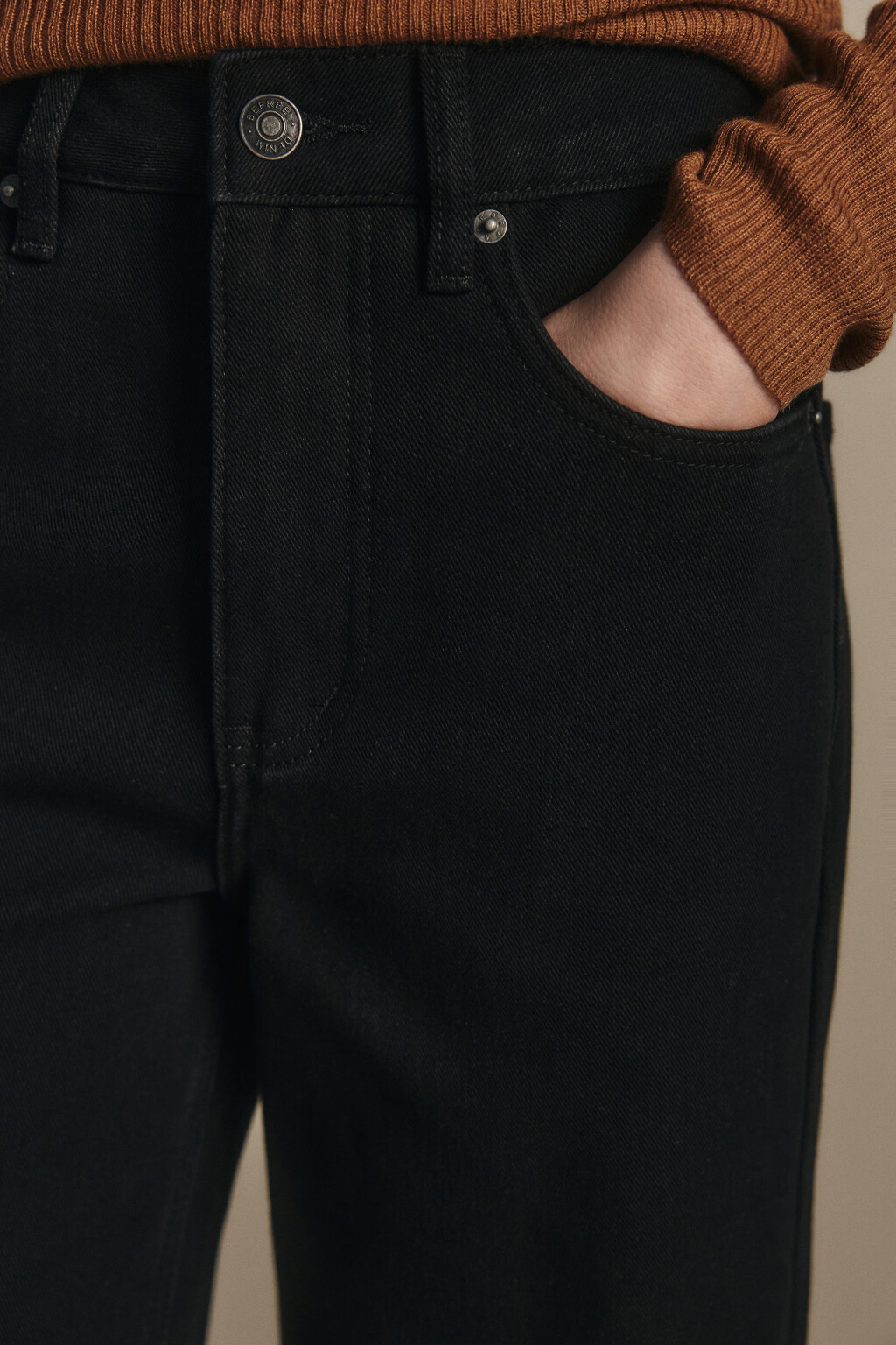 Джинсы широкие с утеплением - цвет черный - 6