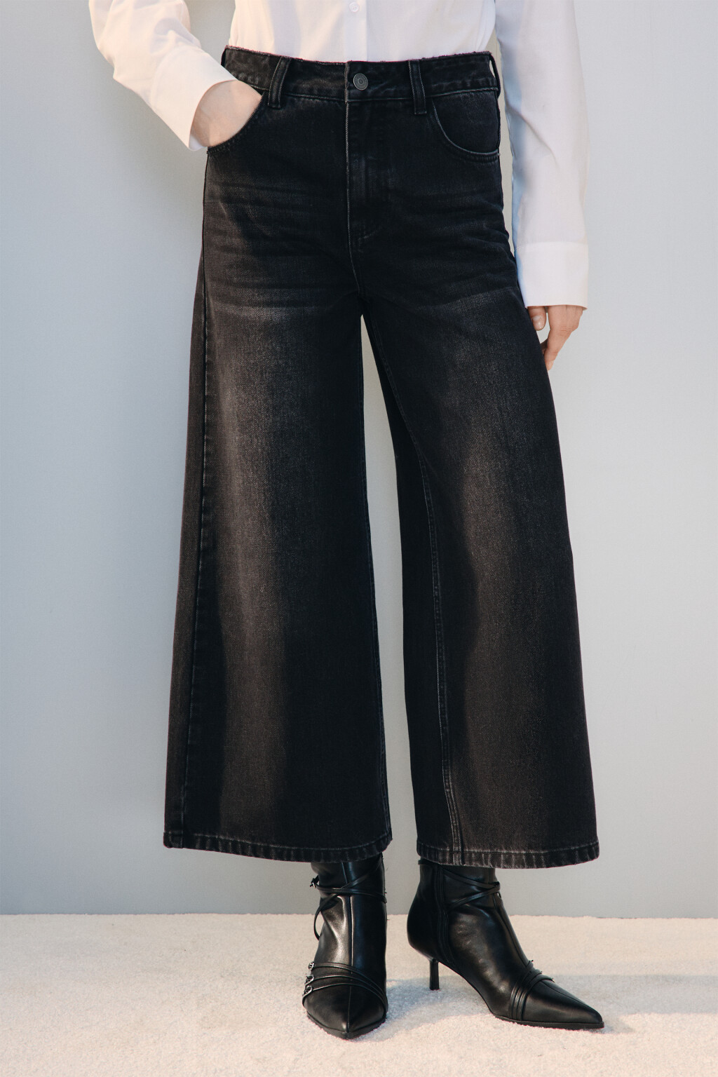 Джинсы широкие укороченные - цвет черный - 2