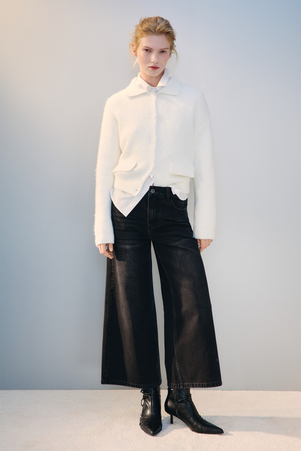 Джинсы широкие укороченные - цвет черный - 4